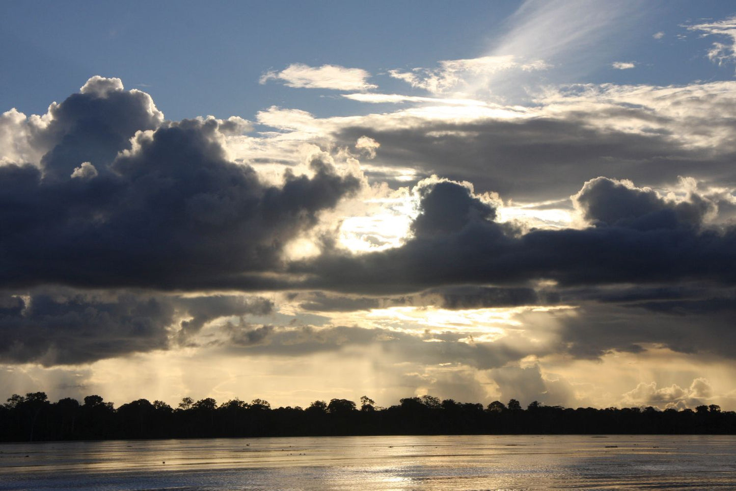 Atardecer en el Río Ucayali