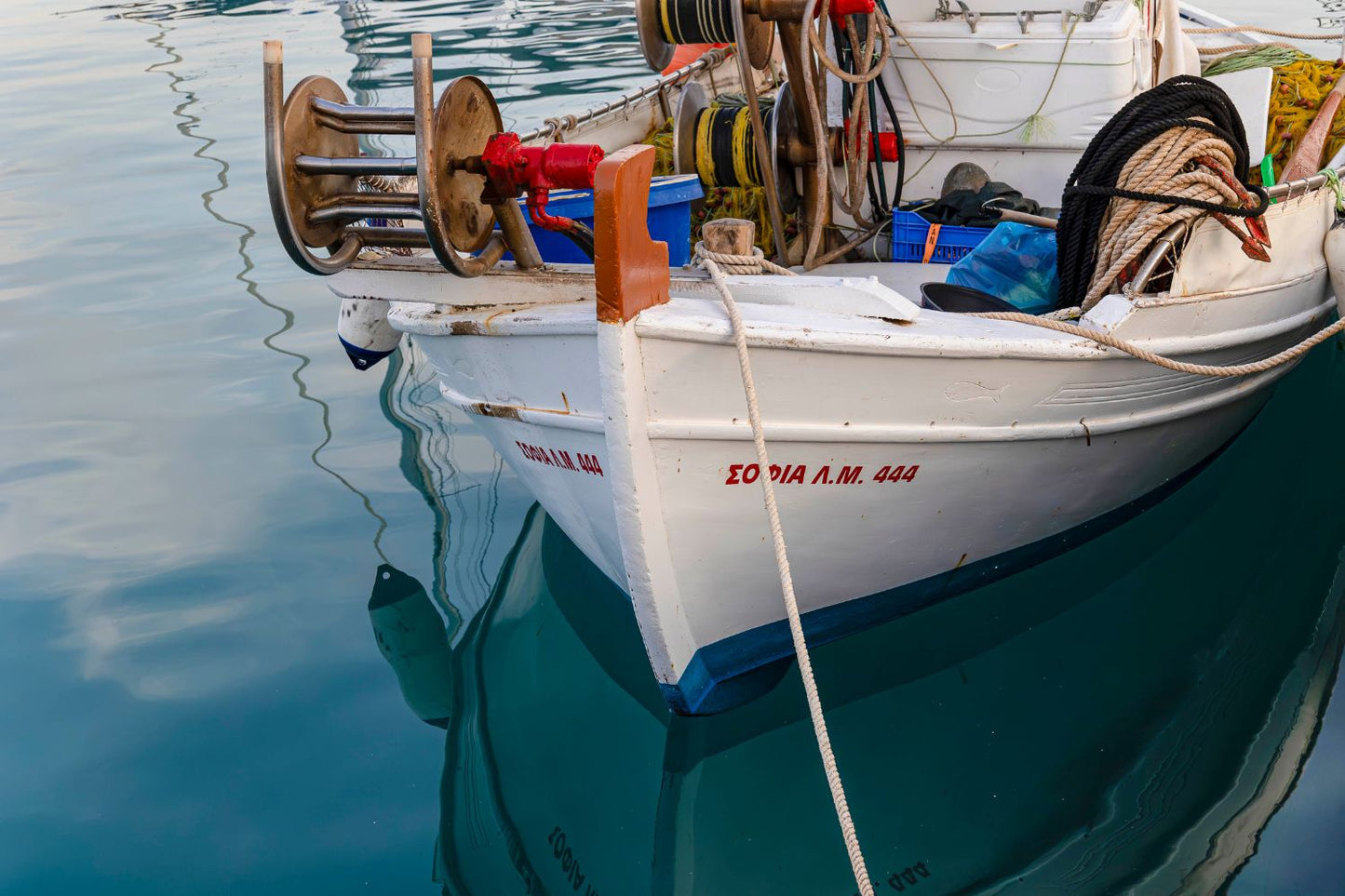 Bote Mar de Mirtos, Grecia