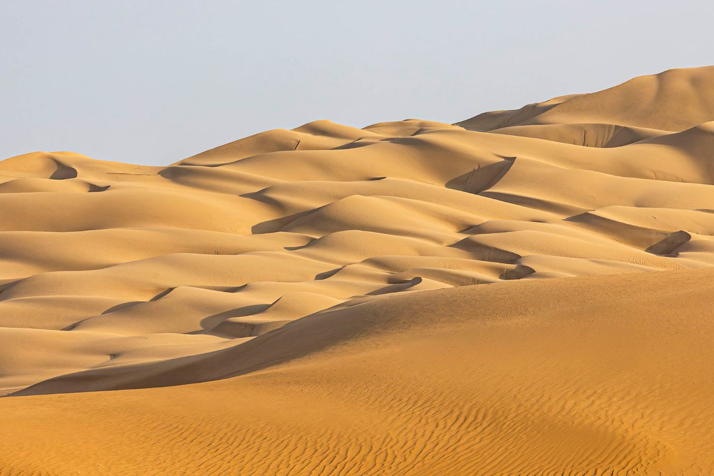 Ondas de arena doradas
